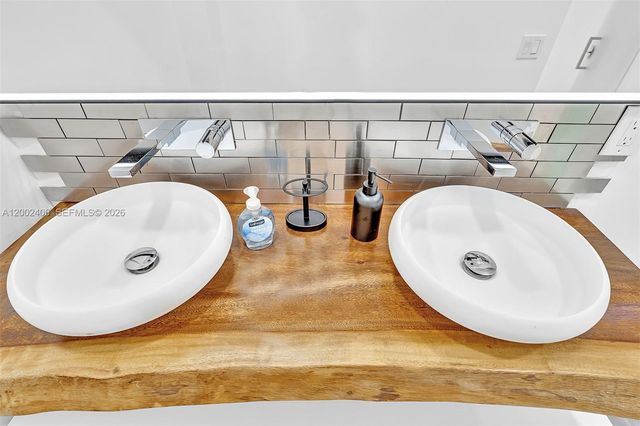 1002 10th St 1002, Miami Beach, FL 33139