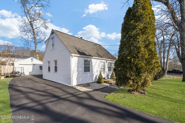 517 Middle Lane, Howell, NJ 07731