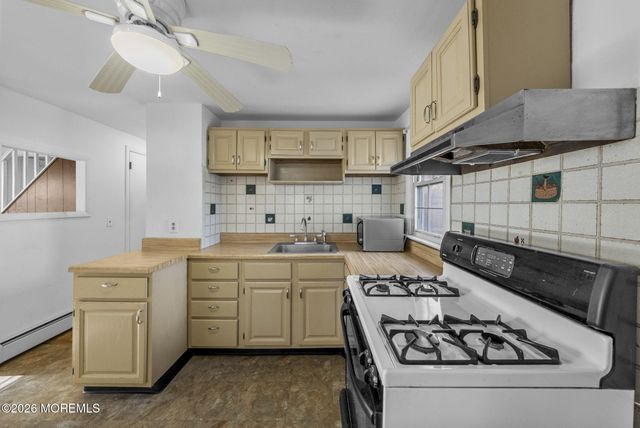 517 Middle Lane, Howell, NJ 07731