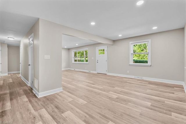 5725 Stanleyville Drive, Winston-salem, NC 27105