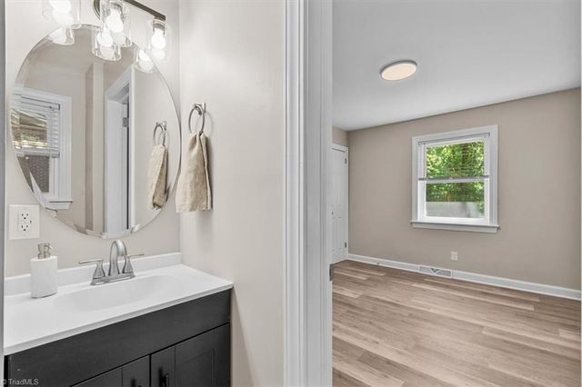 5725 Stanleyville Drive, Winston-salem, NC 27105