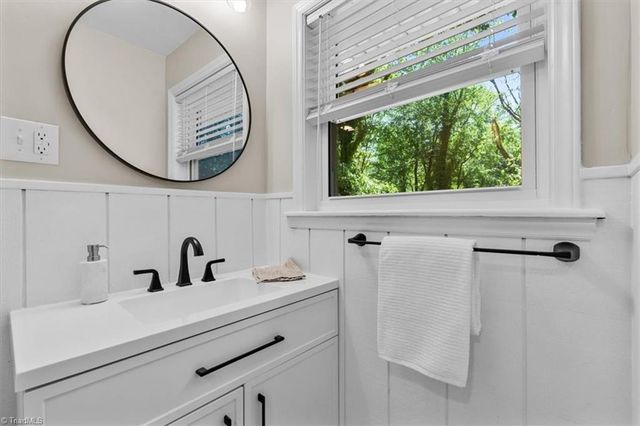 5725 Stanleyville Drive, Winston-salem, NC 27105