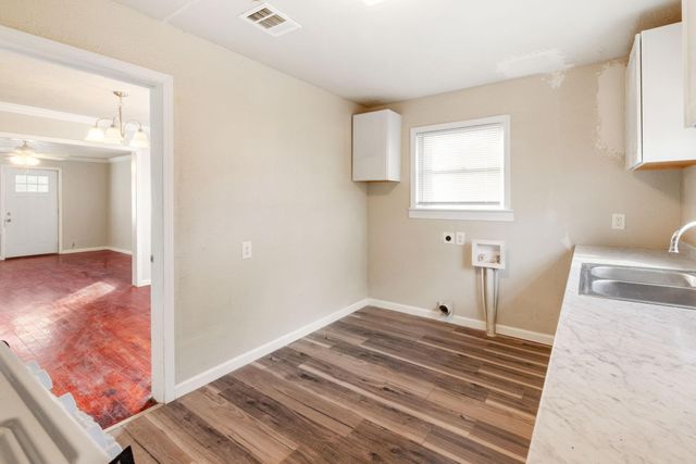 806 Walnut Street, Bryan, TX 77803