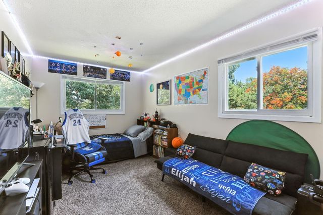 514 Shadyside Circle, Hopkins, MN 55343