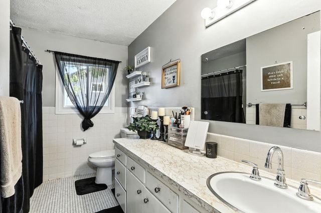 514 Shadyside Circle, Hopkins, MN 55343