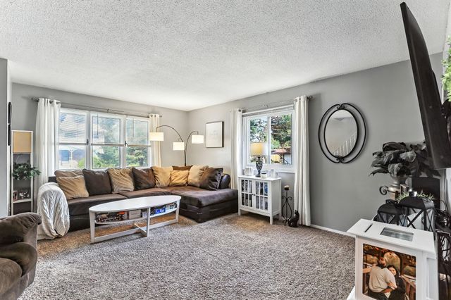 514 Shadyside Circle, Hopkins, MN 55343