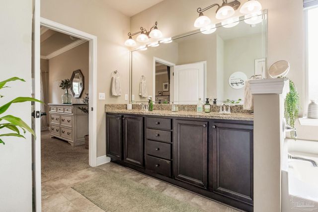 5521 Huntingdon St, Milton, FL 32570