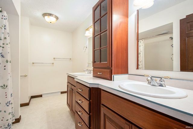 58443 Oakwood Court, Elkhart, IN 46516