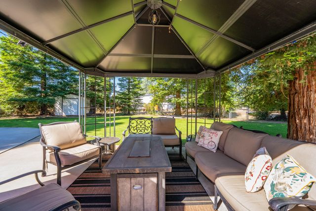 15947 Butterfield Lane, Anderson, CA 96007