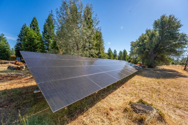 15947 Butterfield Lane, Anderson, CA 96007