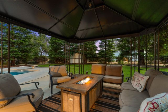 15947 Butterfield Lane, Anderson, CA 96007