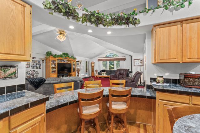 15947 Butterfield Lane, Anderson, CA 96007