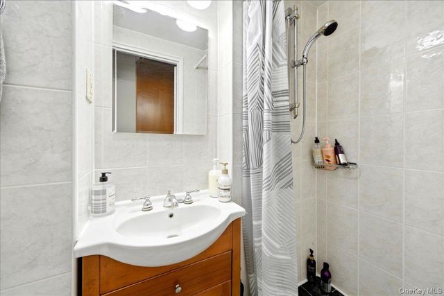 3284 Giegerich Place, Bronx, NY 10465