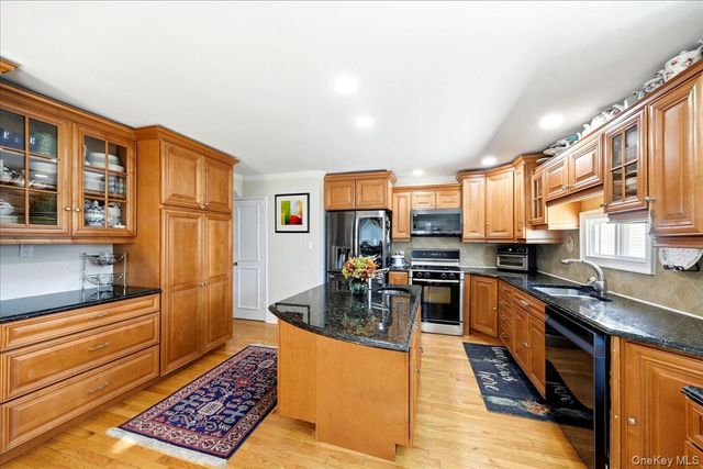 3284 Giegerich Place, Bronx, NY 10465
