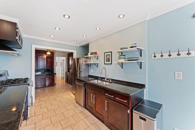 331 Ridgewood Avenue, Minneapolis, MN 55403