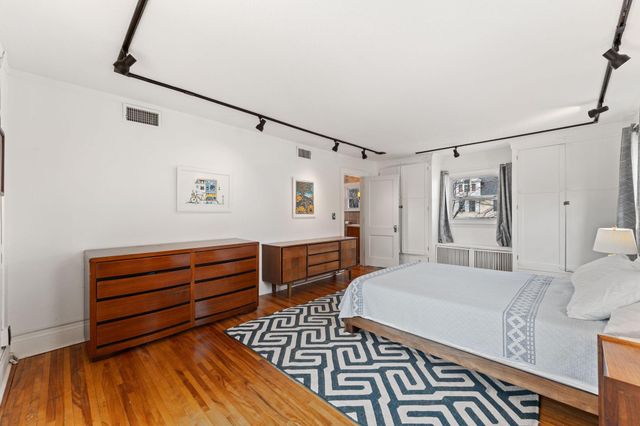 331 Ridgewood Avenue, Minneapolis, MN 55403