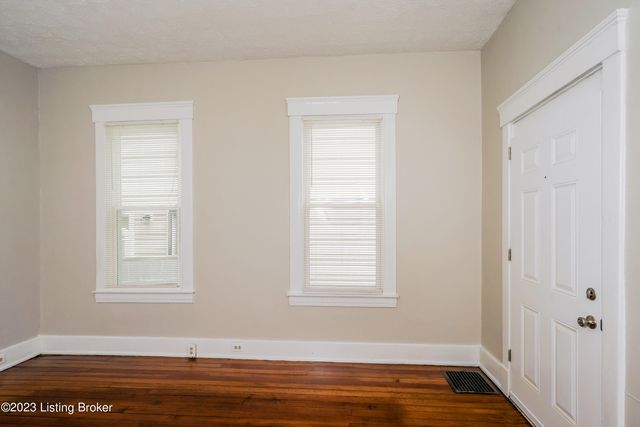 1827 Osage Ave, Louisville, KY 40210