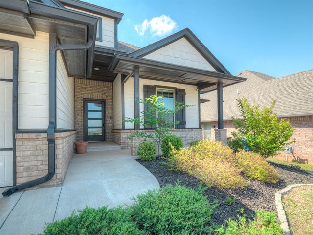 8332 Poplar Drive, Edmond, OK 73034