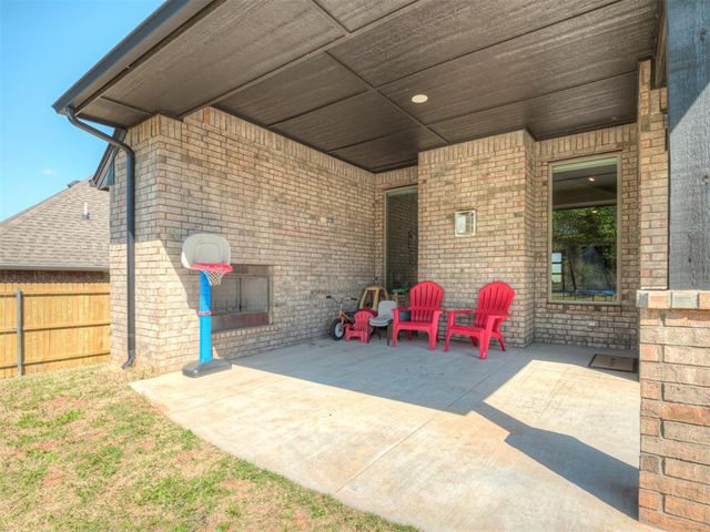 8332 Poplar Drive, Edmond, OK 73034