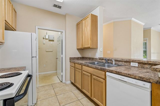 10203 COURTNEY PALMS BOULEVARD 103, Tampa, FL 33619
