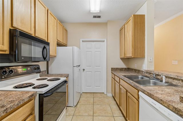 10203 COURTNEY PALMS BOULEVARD 103, Tampa, FL 33619
