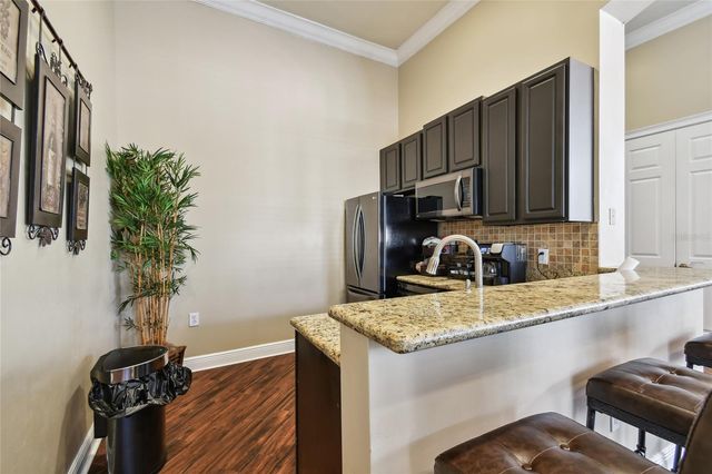 10203 COURTNEY PALMS BOULEVARD 103, Tampa, FL 33619
