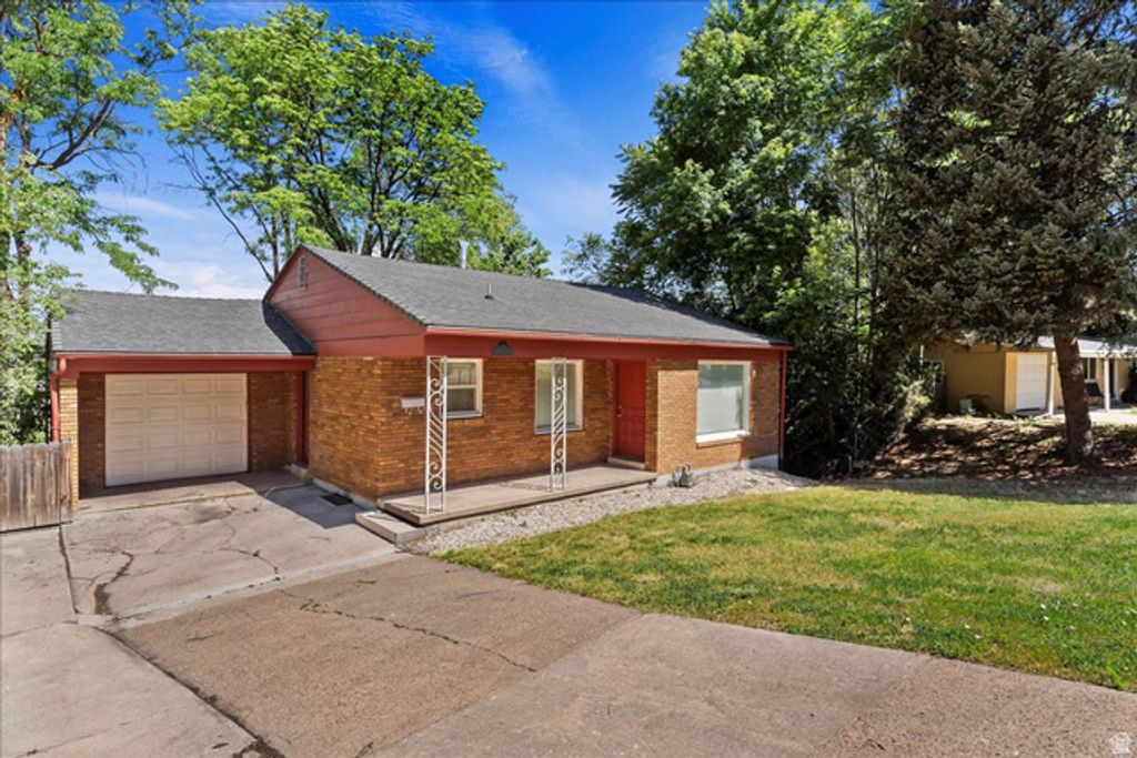 15 E SYLVIA DR, South Ogden, UT 84405 — photo 2