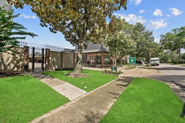 2400 N Braeswood Boulevard 111, Houston, TX 77030