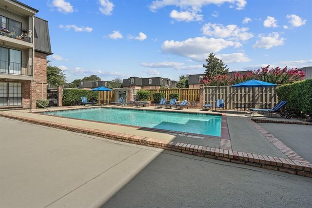 2400 N Braeswood Boulevard 111, Houston, TX 77030