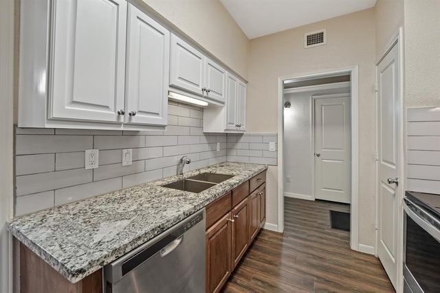 2400 N Braeswood Boulevard 111, Houston, TX 77030
