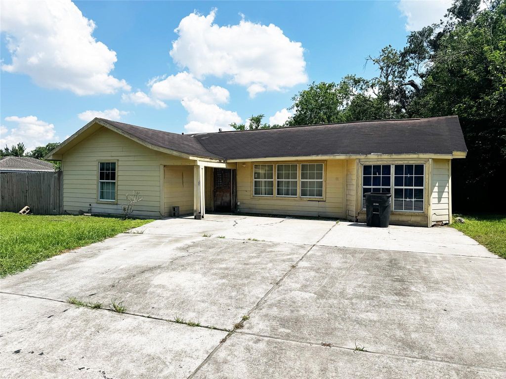 5950 Southlark Street, Houston, TX 77033