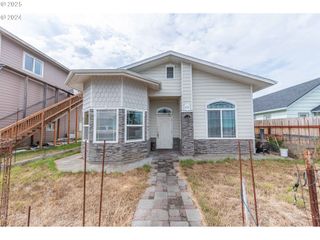 262 S CAMMANN St, Coos Bay, OR 97420
