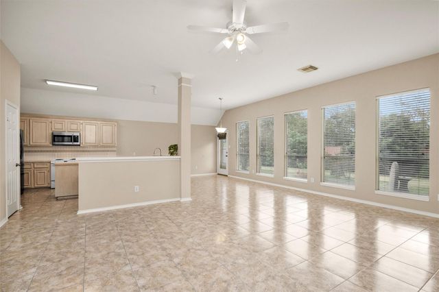 11 Crestview Trail, Houston, TX 77082