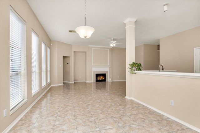 11 Crestview Trail, Houston, TX 77082