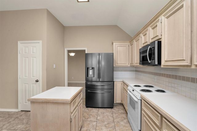 11 Crestview Trail, Houston, TX 77082