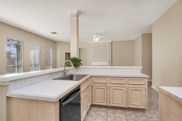 11 Crestview Trail, Houston, TX 77082