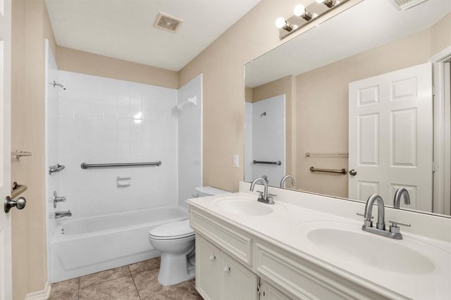 11 Crestview Trail, Houston, TX 77082