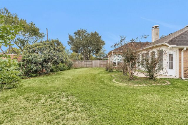 11 Crestview Trail, Houston, TX 77082