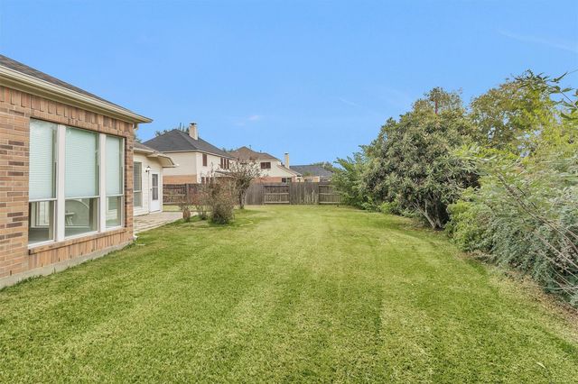 11 Crestview Trail, Houston, TX 77082