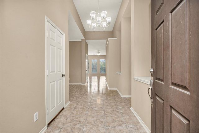 11 Crestview Trail, Houston, TX 77082