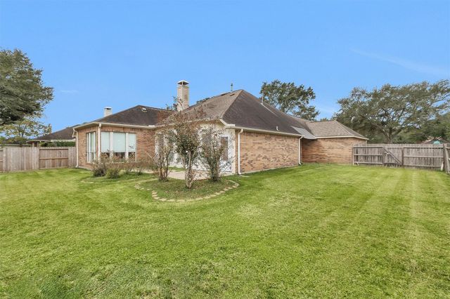 11 Crestview Trail, Houston, TX 77082