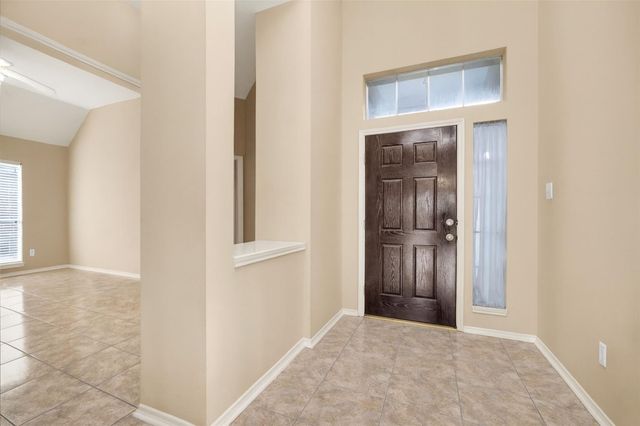 11 Crestview Trail, Houston, TX 77082