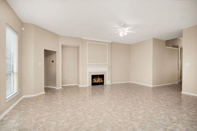 11 Crestview Trail, Houston, TX 77082