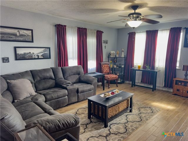 1296 Brownson Road, Victoria, TX 77905