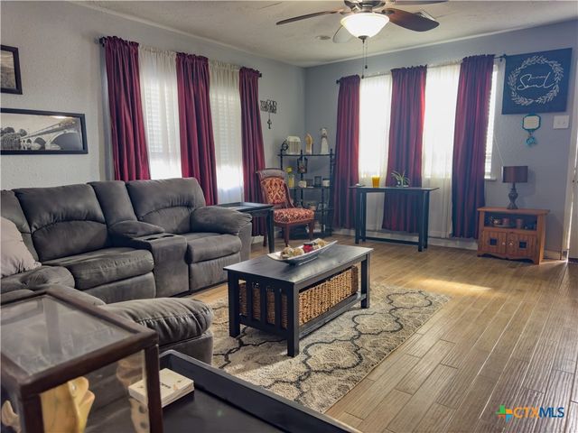 1296 Brownson Road, Victoria, TX 77905