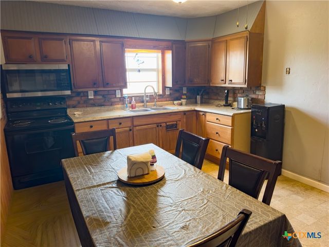 1296 Brownson Road, Victoria, TX 77905