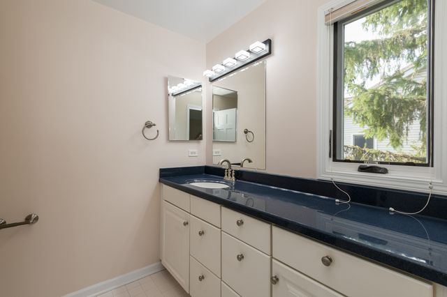 1891 Fox Run Drive A1, Elk Grove Village, IL 60007