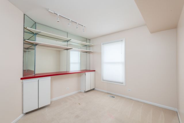 1891 Fox Run Drive A1, Elk Grove Village, IL 60007