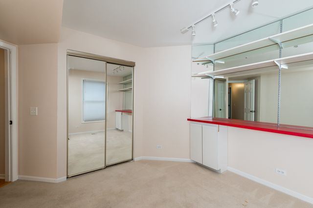 1891 Fox Run Drive A1, Elk Grove Village, IL 60007