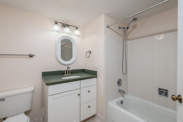 1891 Fox Run Drive A1, Elk Grove Village, IL 60007
